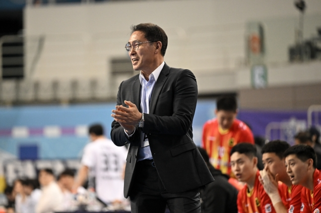 남자 핸드볼 국가대표 조영신 감독