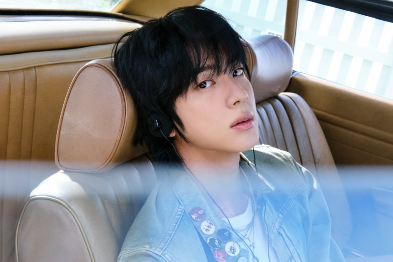 BTS 진, 신보 ‘Echo’ 발매 기념 이벤트 개최…신곡 무대 최초 공개