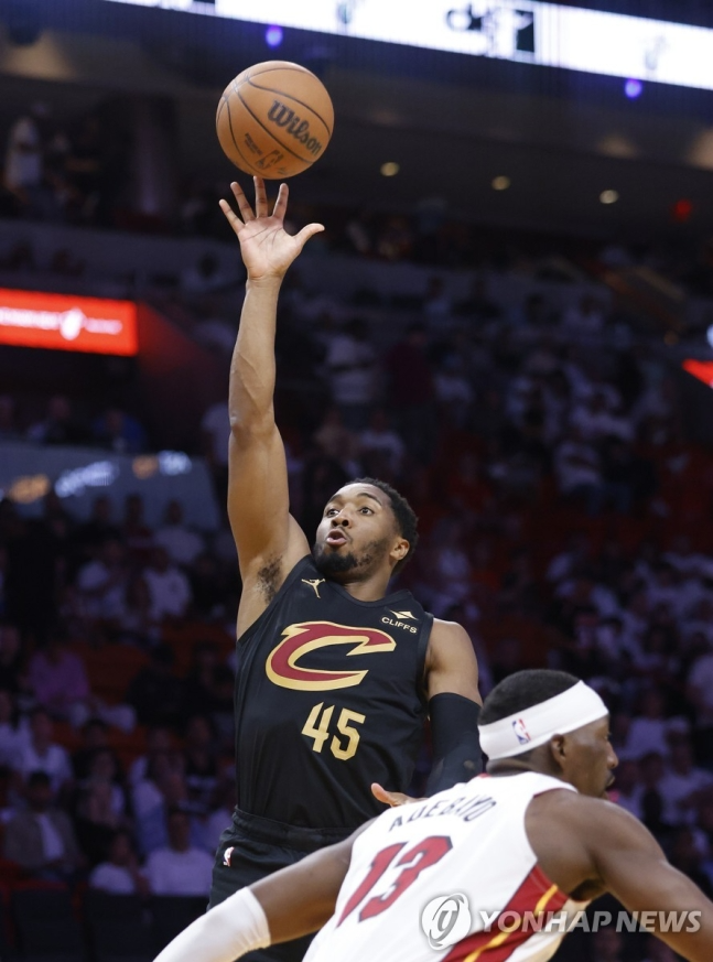 도너번 미첼의 슛