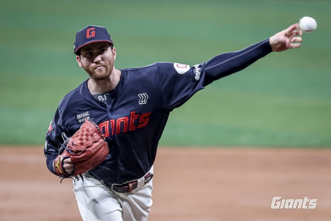 29일 키움과 경기에서 역투하는 롯데 선발 반즈