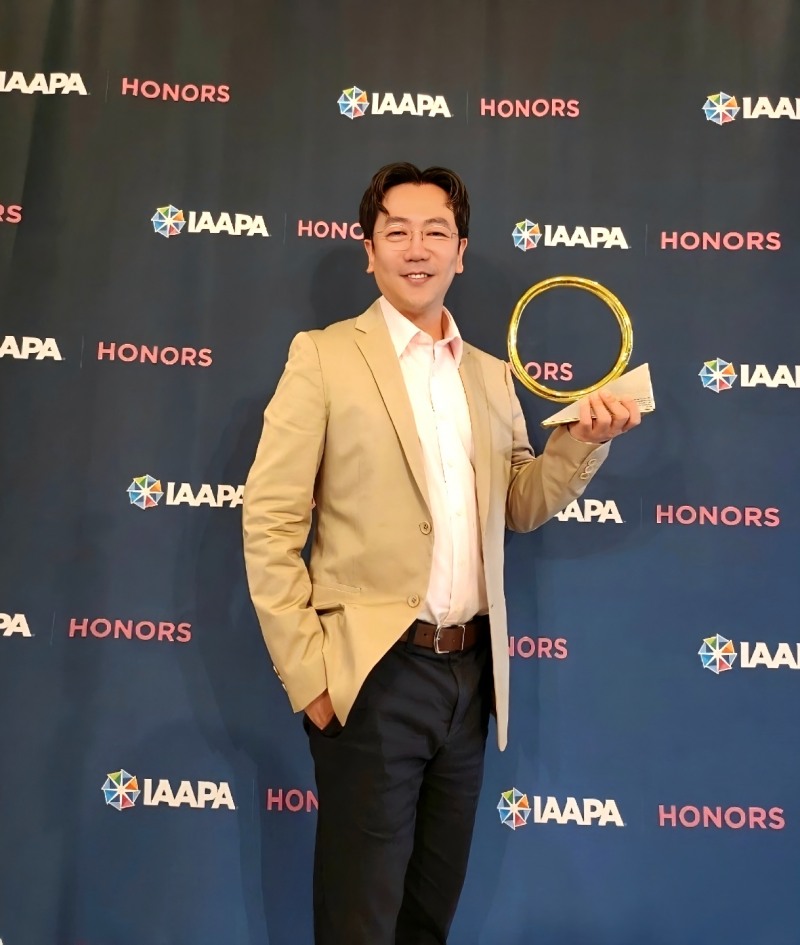 바우어랩 조수현 대표 IAAPA Brass Ring Awards 2025 수상 모습 (제공_바우어랩)