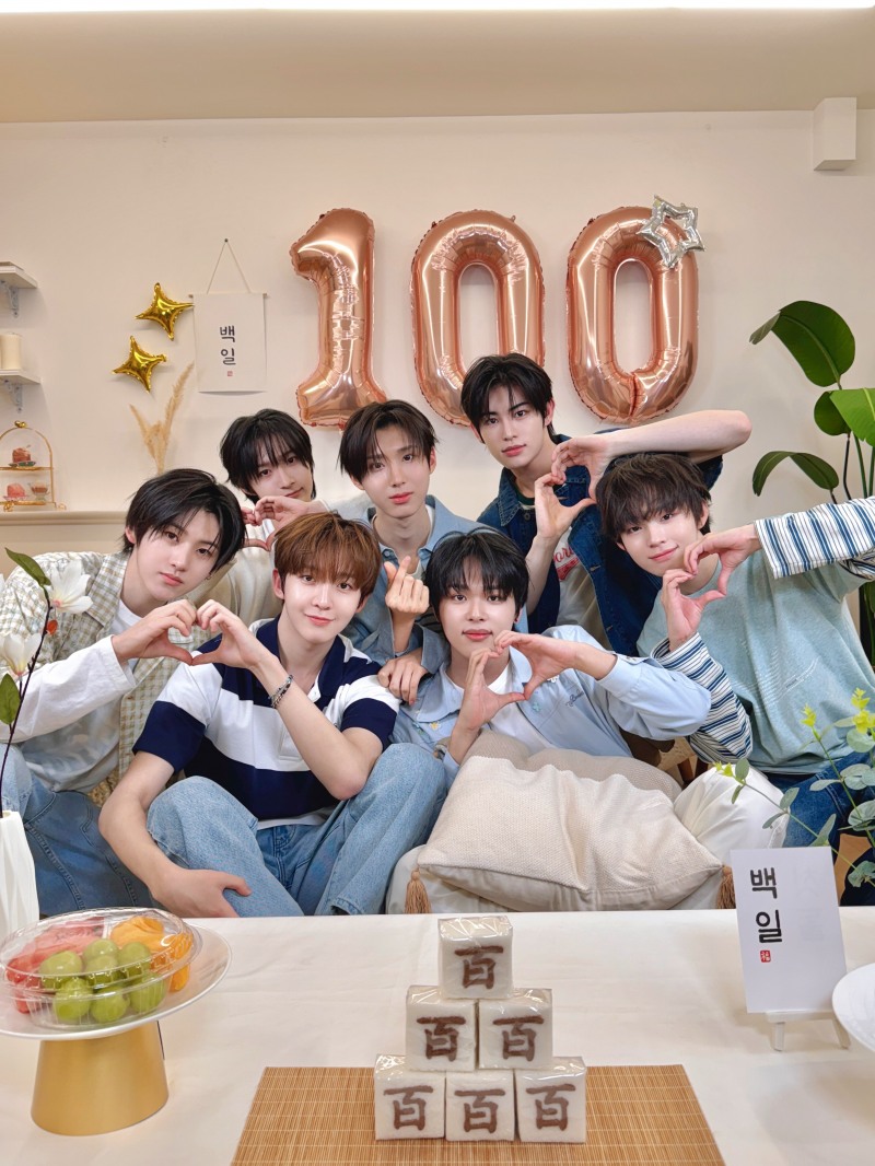 ‘데뷔 100일’ 킥플립 “앞으로 열심히 성장해 나가는 모습 지켜봐 주세요!”