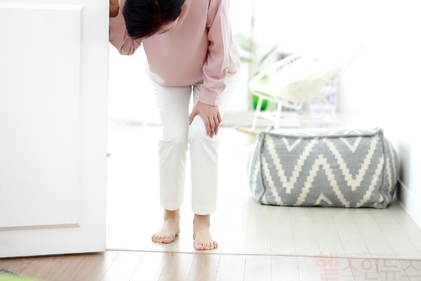돌발적인 어지럼증은 빈혈이 아닌 귀 질환인 ‘이석증’이나 ‘전정신경염’이 원인일 수 있어 정확한 진단과 치료가 중요하다. (클립아트코리아)
