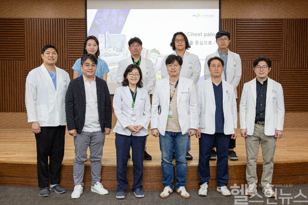 부산대병원 PEACE팀. (앞줄 오른쪽에서 세 번째) 팀장 송승환 심장혈관흉부외과 교수를 비롯한 전담 전문의들 (부산대병원 제공)
