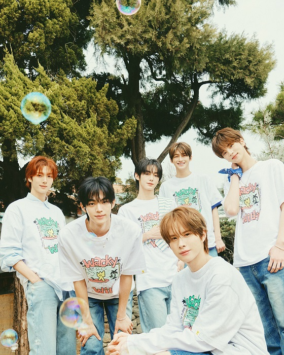 와키윌리, TWS(투어스)와 함께한 여름 캠페인 화보 공개