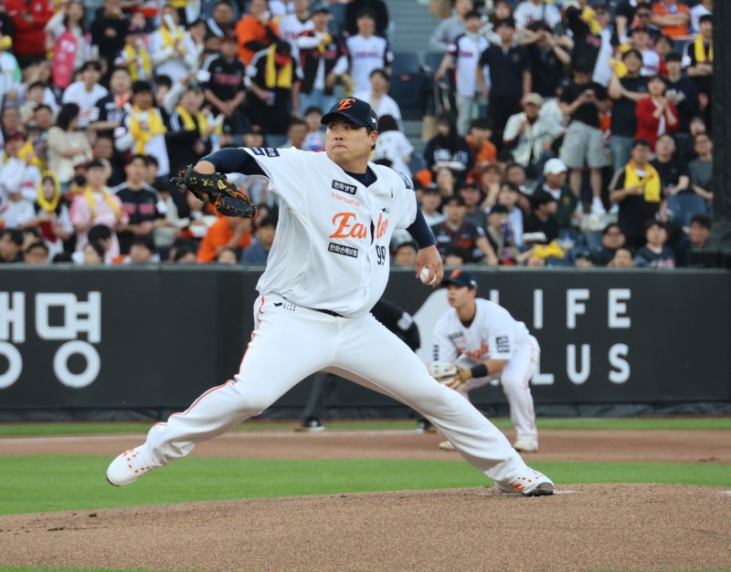 투구하는 류현진 /연합뉴스