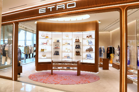 롯데백화점이 잠실 에비뉴엘 3층에 이탈리아 럭셔리 브랜드 ‘에트로(ETRO)’의 신규 매장을 개점했다. (롯데백화점 제공)