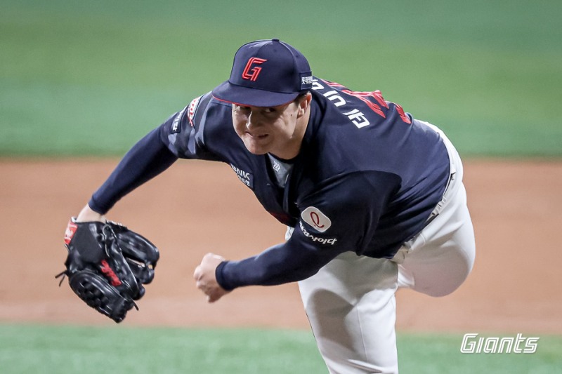 역투하는 데이비슨