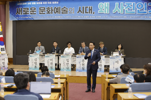토론하는 박수현의원