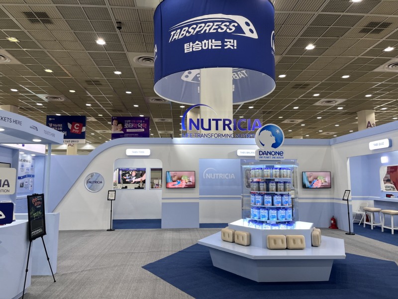뉴트리시아, ‘2025 코베 베이비페어’ 참가…휴대용 분유 ‘압타밀 탭스’ 공개