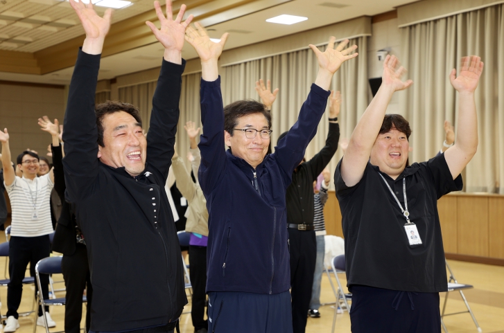 윤건영 교육감, 본청 건강지킴이 참여