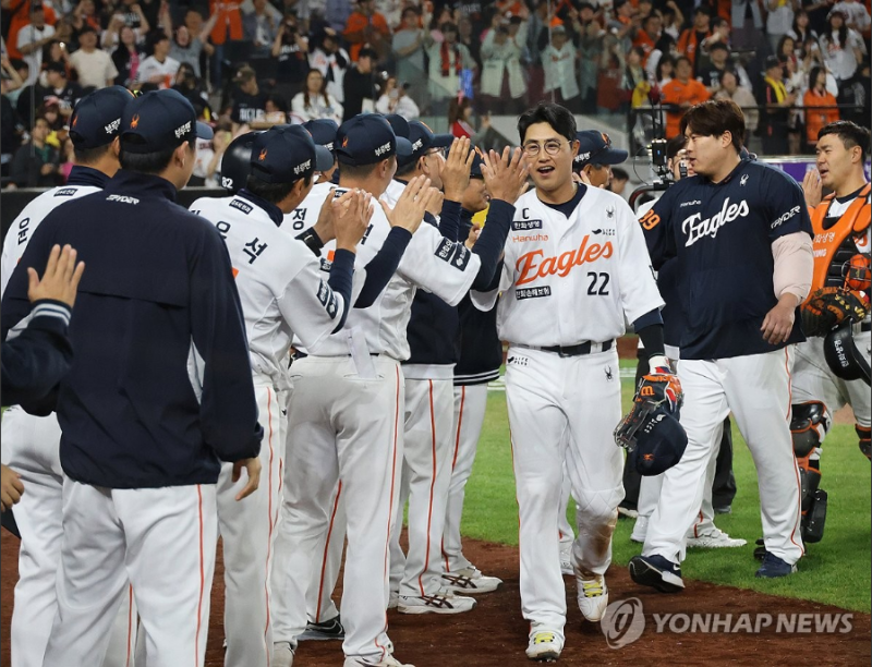 홈런 두 방이 만든 기적... 한화, 5연승 질주로 LG 턱밑 추격