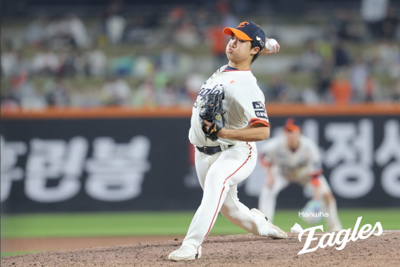 '우주에서 빅뱅으로' 한화 정우주 프로 데뷔 첫 승...1.1이닝 무실점 3K