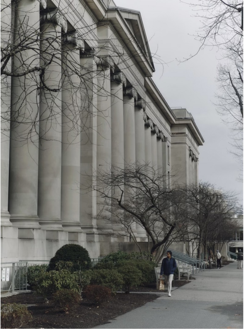 트럼프 행정부와 정면으로 맞서고 있는 하버드대가 트럼프 행정부를 연방법원에 소송을 제기했다고 월스트리트저널이 21일(현지시간) 보도했다. 사진=하버드 법대 건물, 월스트리트저널