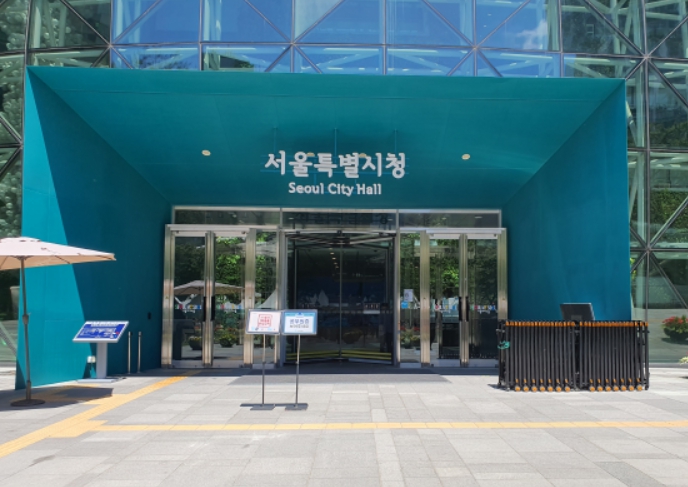 서울시가 중증보행장애인의 이동권 강화를 위해 장애인콜택시를 대폭 확충하고 운영 효율화를 추진한 결과, 대기시간을 31.3% 단축시켰다고 밝혔다. (서울시 제공)
