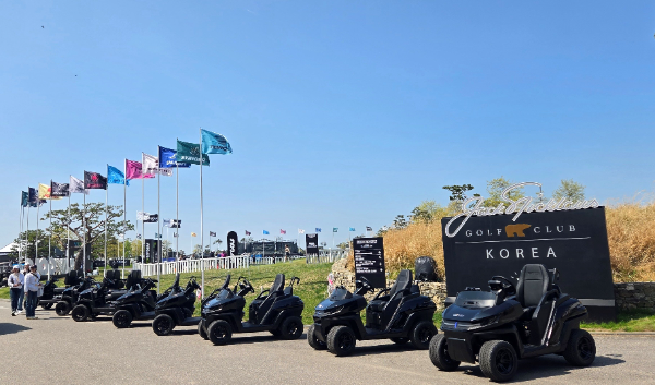 메이트모빌리티가 LIV GOLF를 위해 특별제작한 1인승 골프카트 SINGLE AP