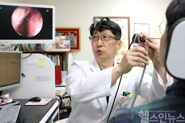 최익수 일산백병원 이비인후과 교수가 특발성 후비루를 하나의 독립적인 임상 질환으로 인식하고, 효과적인 치료 전략 수립의 필요성을 제시했다. (일산백병원 제공)