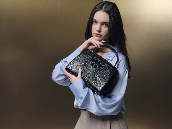 플랑, 다양한 스타일링이 가능한 악어 핸드백 출시