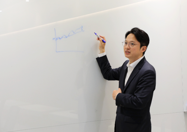 키움자산운용 이경준 ETF본부장이 '전략형 ETF' 상품의 특징에 대해 설명하고 있다.