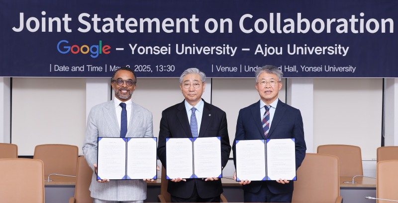 (왼쪽부터) 크리스 터너 구글 부사장, 윤동섭 연세대 총장, 최기주 아주대 총장 (사진제공=연세대)