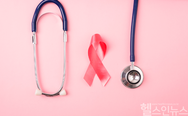 유방암 수술 환자의 반대쪽 유방에서 AI가 의료진보다 높은 민감도로 이차암을 조기 진단하는 데 효과를 보였다. (클립아트코리아)