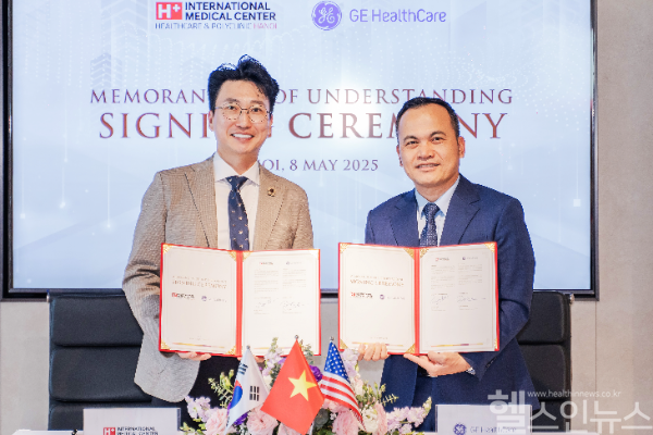 지난 8일 김상일 ‘H+하노이’ 병원장은 ’GE 헬스케어 베트남’ 팜홍선 이사장과 의료 교육 협력을 위한 협약을 체결했다. (에이치플러스 양지병원 제공)
