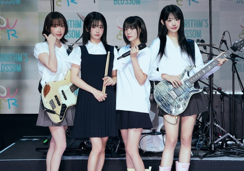 QWER, 국내외 상승세 속 내달 컴백 확정…대세 행보 지속