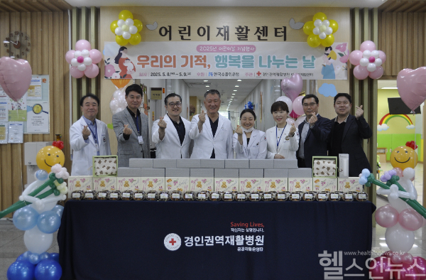 (좌측부터) 조대형 재활치료실장, 강태경 관리부장, 홍현택 병원장, 이정교 인천적십자병원장, 조덕원 진료과장, 윤정인 간호팀장, 전대식 인천적십자병원 관리부원장, 전정희 총무팀장 (경인권역재활병원 제공)