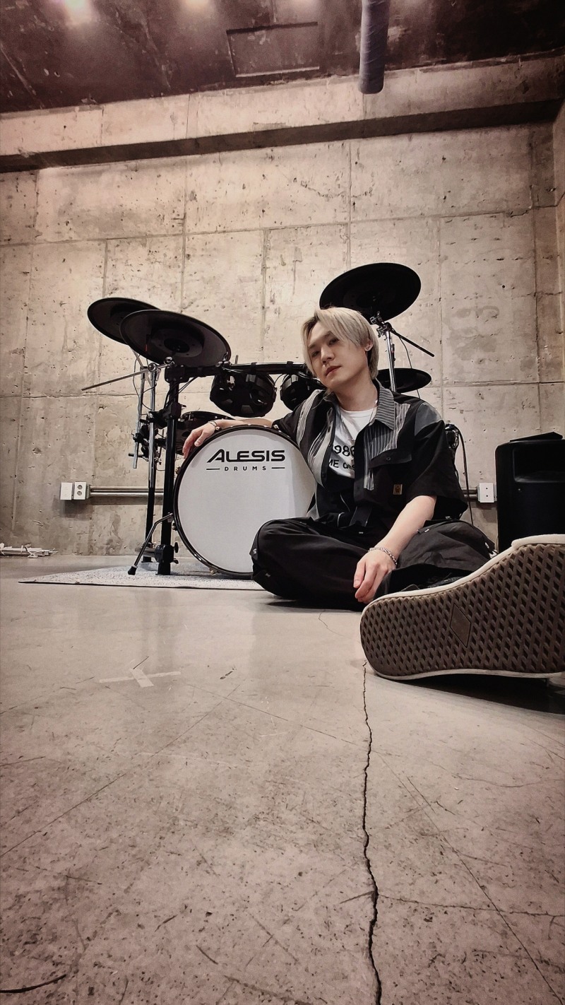 밴드 크랙샷 드러머 대니 리, 알레시스 공식 앤도서로 발탁