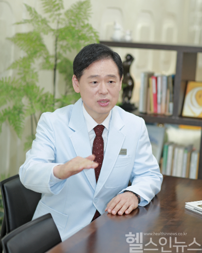 송명철 강남밝은명안과의원 원장