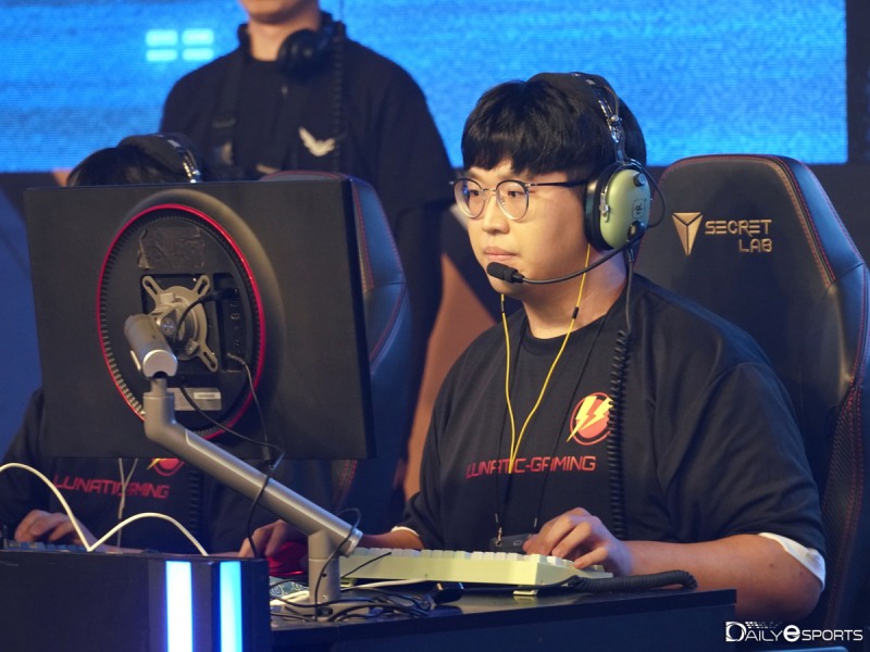 3보급 창고에서 자신들의 강함을 뽐내고 1차전을 통과한 루나틱.