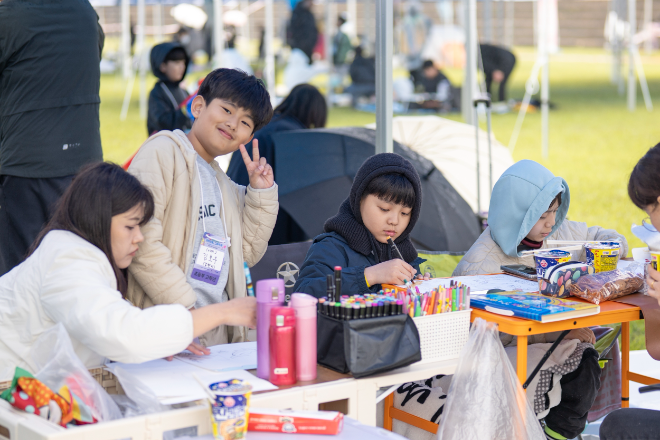 제27회 자연사랑 파란마음 그림축제 참가자들이 그림을 그리고 있다. ⓒ삼양그룹