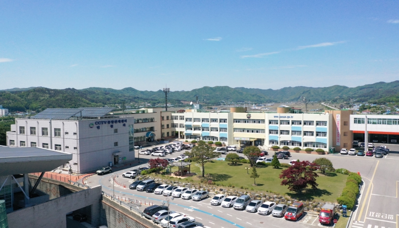 보은군보건소가 해외여행을 준비 중인 군민들을 대상으로 감염병 예방을 위한 사전 조치를 강조하며, 특히 동남아시아 지역 등 장기 체류 예정자를 대상으로 장티푸스 예방접종을 무료로 실시한다. (보은군 제공)