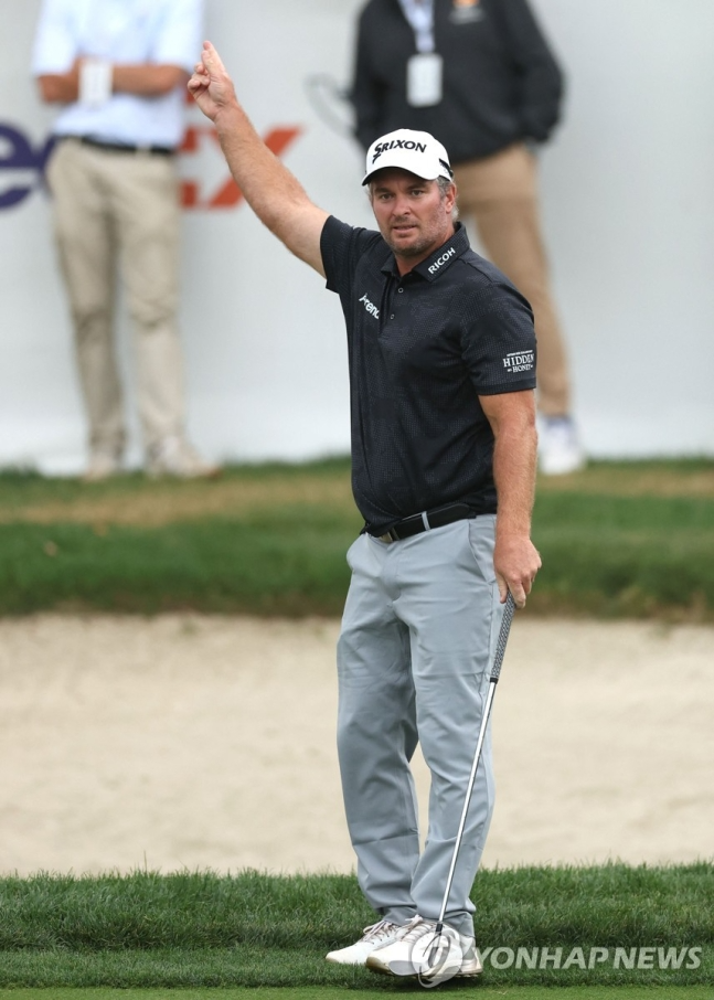 연장전 칩샷 들어가자 리액션하는 라이언 폭스