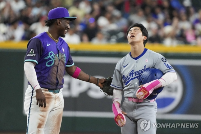 아쉬운 김혜성(오른쪽)