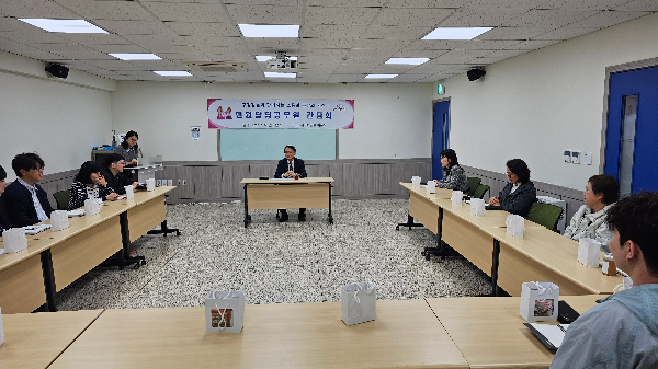 지난 9일 동구청 평생학습관에서 ‘구청장님과 함께하는 민원담당공무원 소통·공감 간담회’를 개최하고 있다.