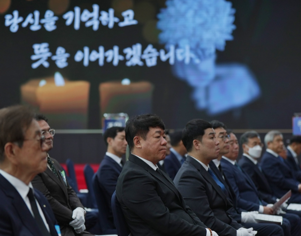 신협중앙회 김윤식 회장이 12일 신협중앙연수원에서 ‘2025년도 신협운동 선구자 추모식’에 참석했다. ⓒ 신협