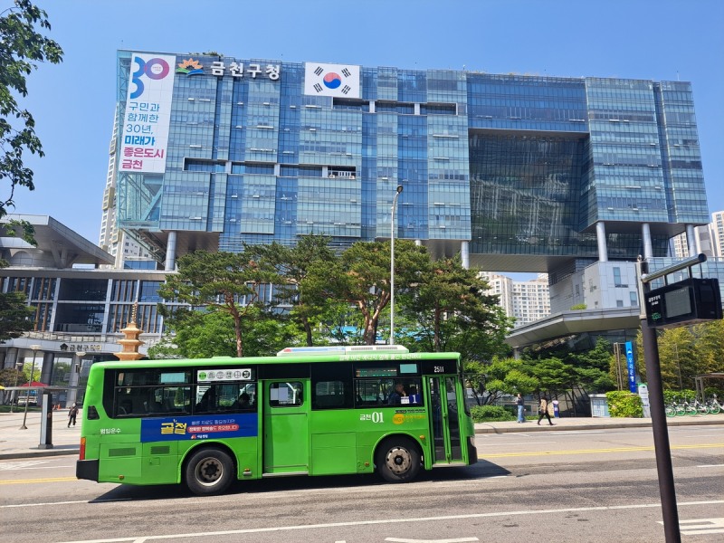'서울시 최초' 금천구, 마을버스 기사 처우개선 제도화…월 30만 원 지원