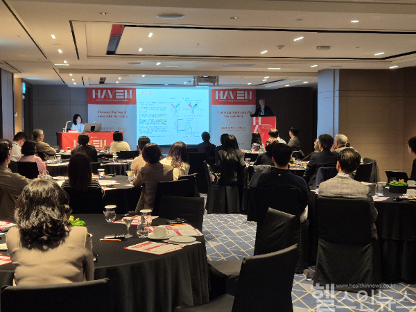 JW중외제약은 지난 9일부터 이틀간 서울 송파구 소재 소피텔 앰배서더 서울에서 A형 혈우병 치료제 ‘헴리브라(성분명 에미시주맙)’의 ‘HAVEN 심포지엄’을 개최했다. 임상 결과와 치료 현장의 경험을 공유하기 위해 마련된 이번 심포지엄에는 혈우병 관련 국내 의료진이 참석했다. (JW중외제약 제공)