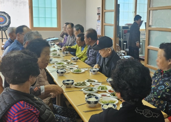 거제시, 경로당 활성화 위해 급식비·비품·건강프로그램 등 다각적 지원 (거제시 제공)