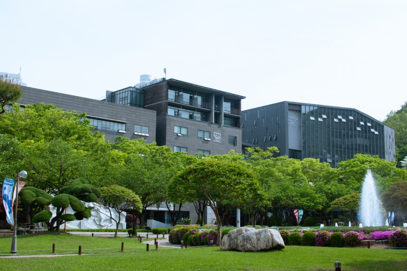 숭실대 재난안전관리학과 석·박사과정 학생들이‘2025 한국재난정보학회 창립 20주년 기념 한·중·일 국제학술대회에서 우수 논문상을 수상(사진제공=숭실대)