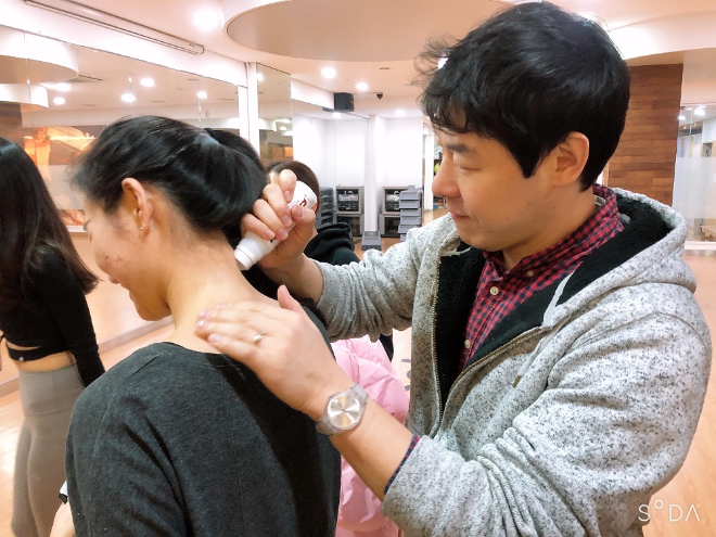 엄성흠 교수, 스포츠 쿨링겔 시연 포티움 연구소 제공