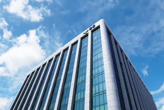 GC녹십자의 ‘배리트락스주’는 기존의 세포배양 방식이 아닌 유전자재조합 기술 기반으로, 안정성과 보관 편의성 향상이 특징이다. 사진은 GC녹십자 전경.