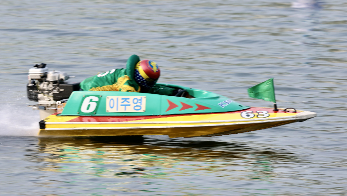 이주영은 코스의 불리함을 극복하고 2025 메이퀸 특별경정의 주인공이 되었다.