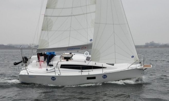 요트 동호인들이 즐기는 크루징 요트 모습