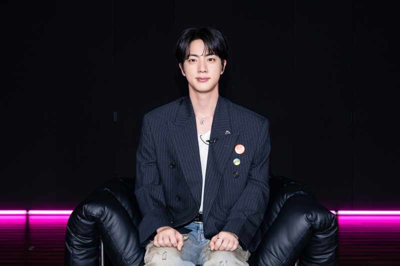 BTS 진 "벅차오르는 음악 들려주고 싶다"
