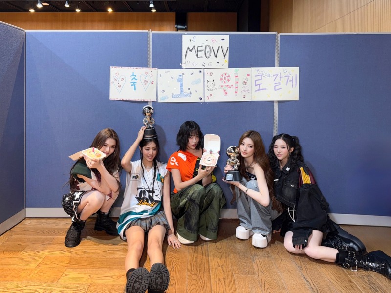 MEOVV(미야오), ‘HANDS UP’으로 ‘엠카운트다운’ 1위…2관왕 기록