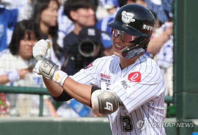 3점 홈런을 친 롯데 전민재