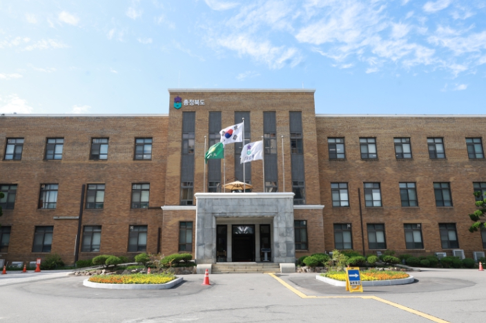 충청북도가 인구소멸 위기 극복을 위한 새로운 대응책으로 인구감소지역 내 의료시설 신설 및 빈집 활용 시 취득세를 면제하는 전국 최초 제도를 추진한다. (충청북도 제공)