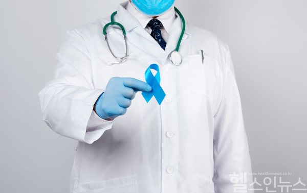 전립선암은 초기 증상이 거의 없어 조기 진단이 중요하며, 수술적 치료와 약물 치료를 통해 효과적으로 관리할 수 있다. (클립아트코리아)